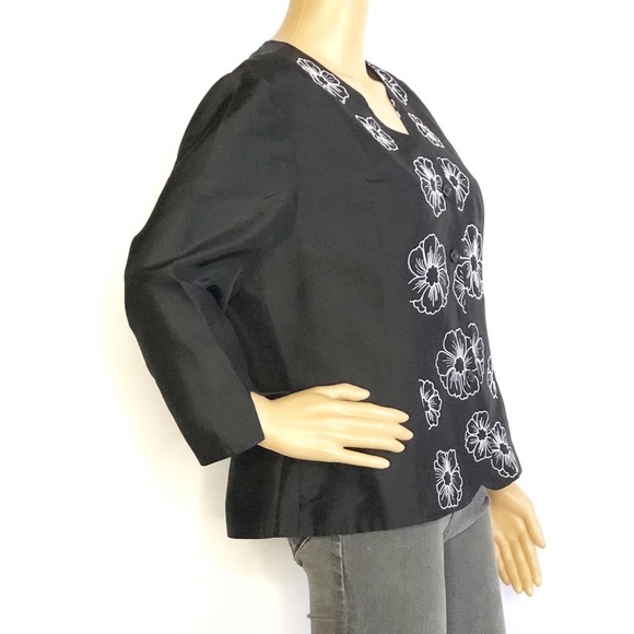 Willi Smith silk Black Button Floral blouse - Picture 2 of 5